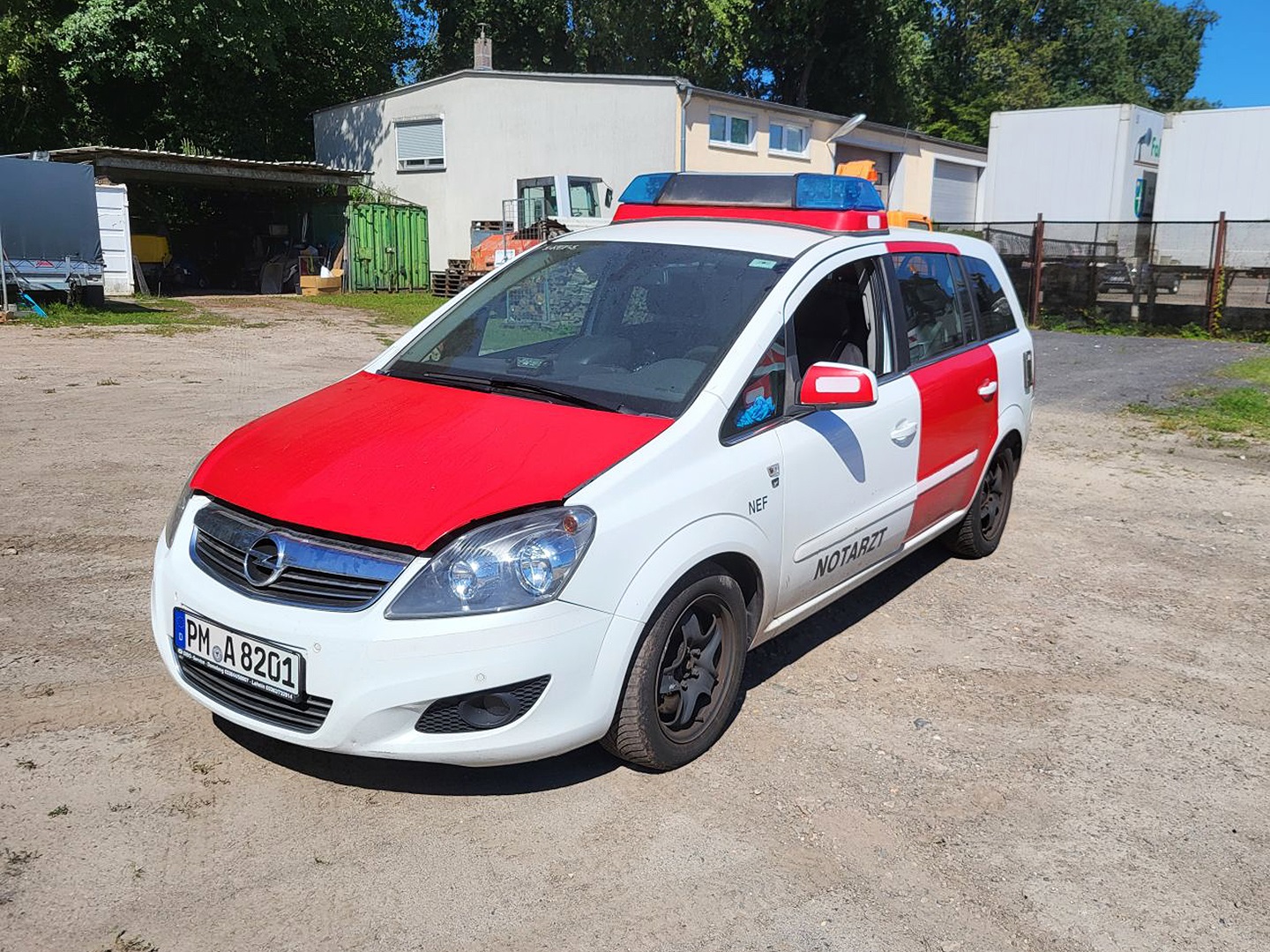 Pkw / Notarztfahrzeug OPEL Zafira 1.9 CDTI